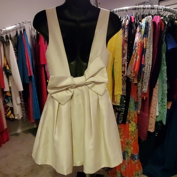 Dresses - Picture 2 of 2